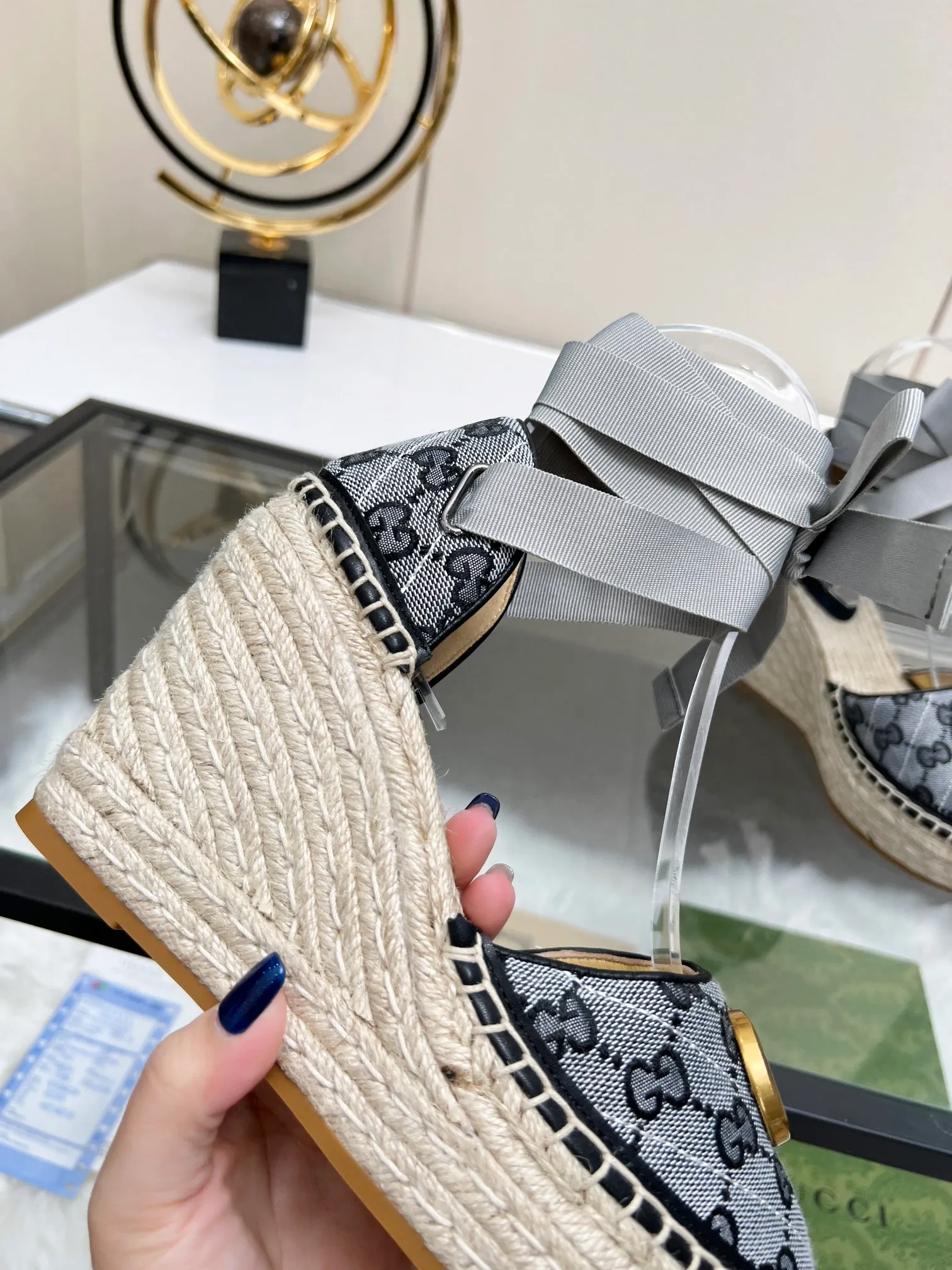 👟👟Ex-factory price 440👟👟 GUCCI wedge fisherman sandals, thick-soled straw, high-end quality, fabric: double G fabric, electric embroidery, lining: mixed sheepskin lining, yardage: 35～42, color: black and gray. Dear new and old customers, the picture has been updated, please transfer the image to change. The upgraded version of the wedge heel currently has more than 40 colors. Transfer the image and sell it.